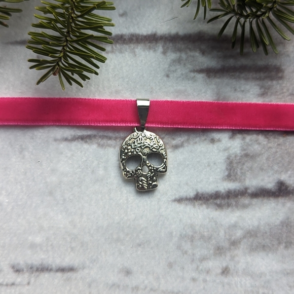 🩷 Skull Choker - Picture 1 of 3